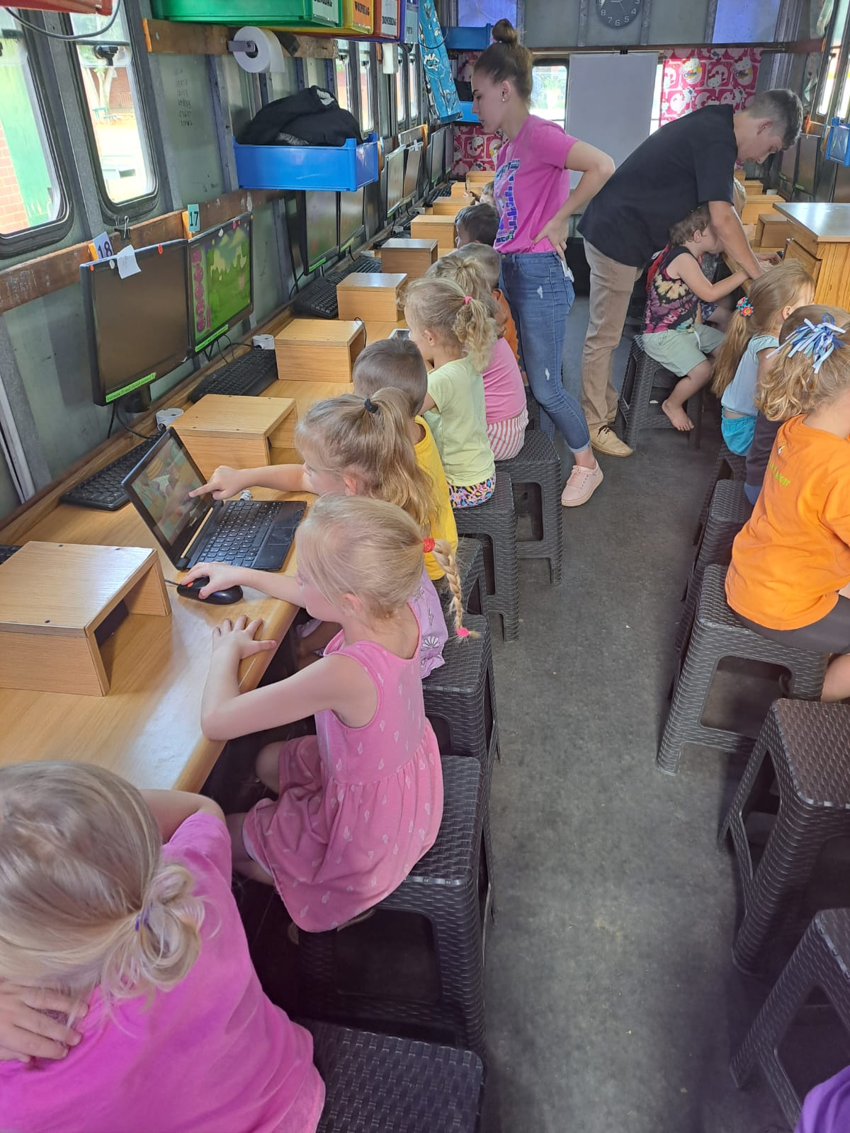 Groenie Nessie Kids Computers on Wheels